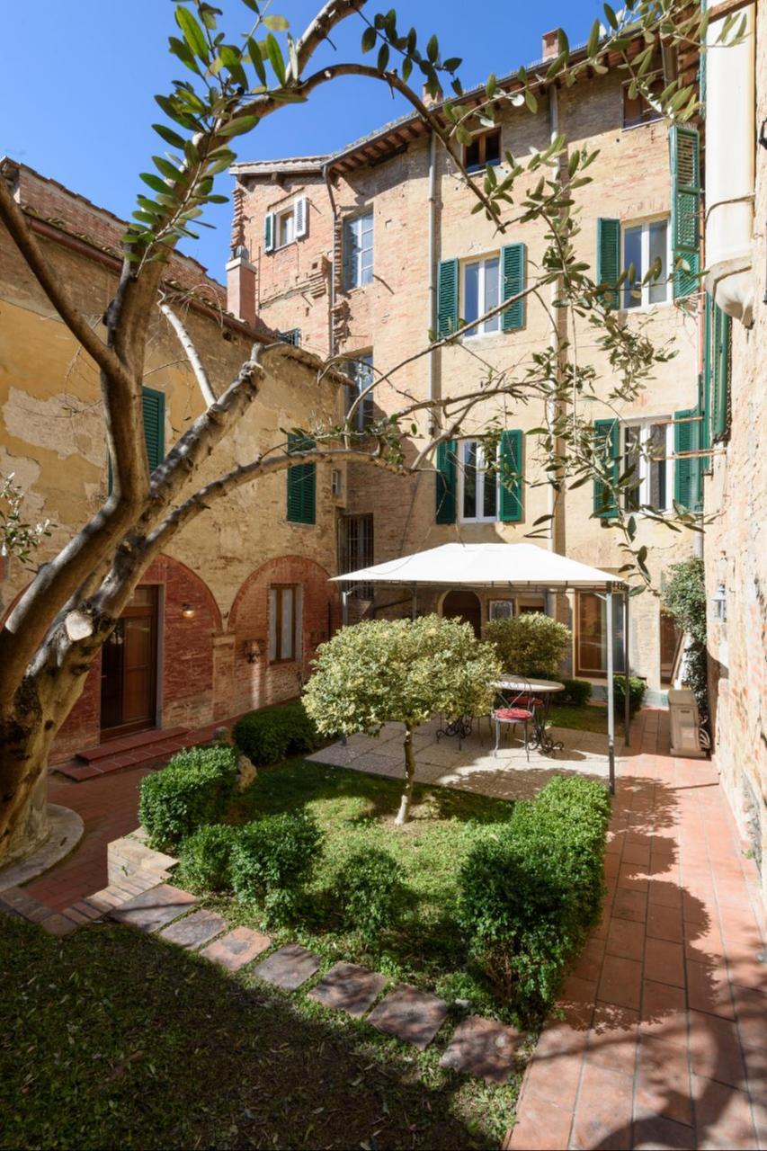Piazza Paradiso Accommodation Siena Exteriör bild